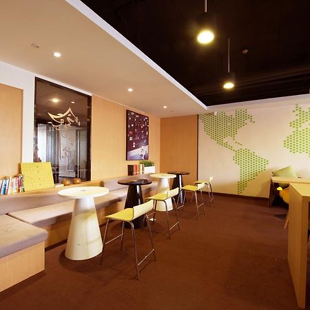 Iu Hotel Shenyang Railway Station Sk Transfer Center Buitenkant foto