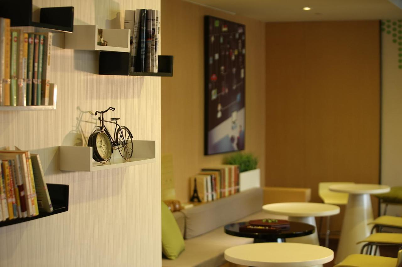 Iu Hotel Shenyang Railway Station Sk Transfer Center Buitenkant foto